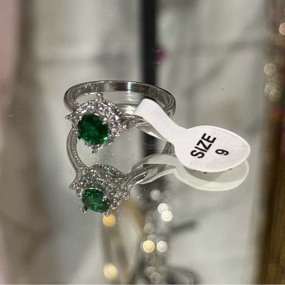 Jewelry - Elegant Silver and Green Gemstone Ring Size 9 engagement promise ring gift